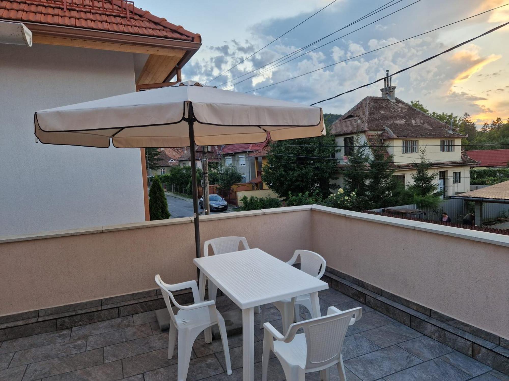 Home Studio Сігішоара Екстер'єр фото